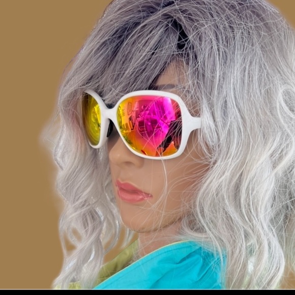 Oakley - Picture 2 of 3